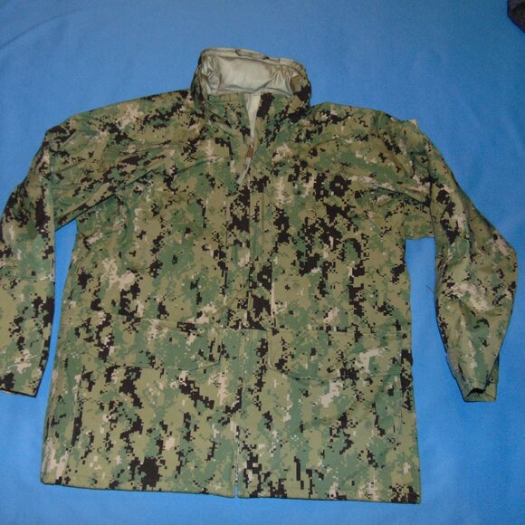 NEW  U.S. NAVY TYPE III CAMOUFLAGE GORE-TEX HOODED WORKING PARKA  MEDIUM SHORT - Picture 5 of 5